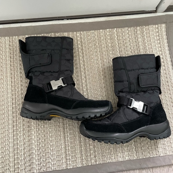 Coach Sharron style A7642 monogram signature boots with vibram Sole, size 8.5 - Picture 2 of 9